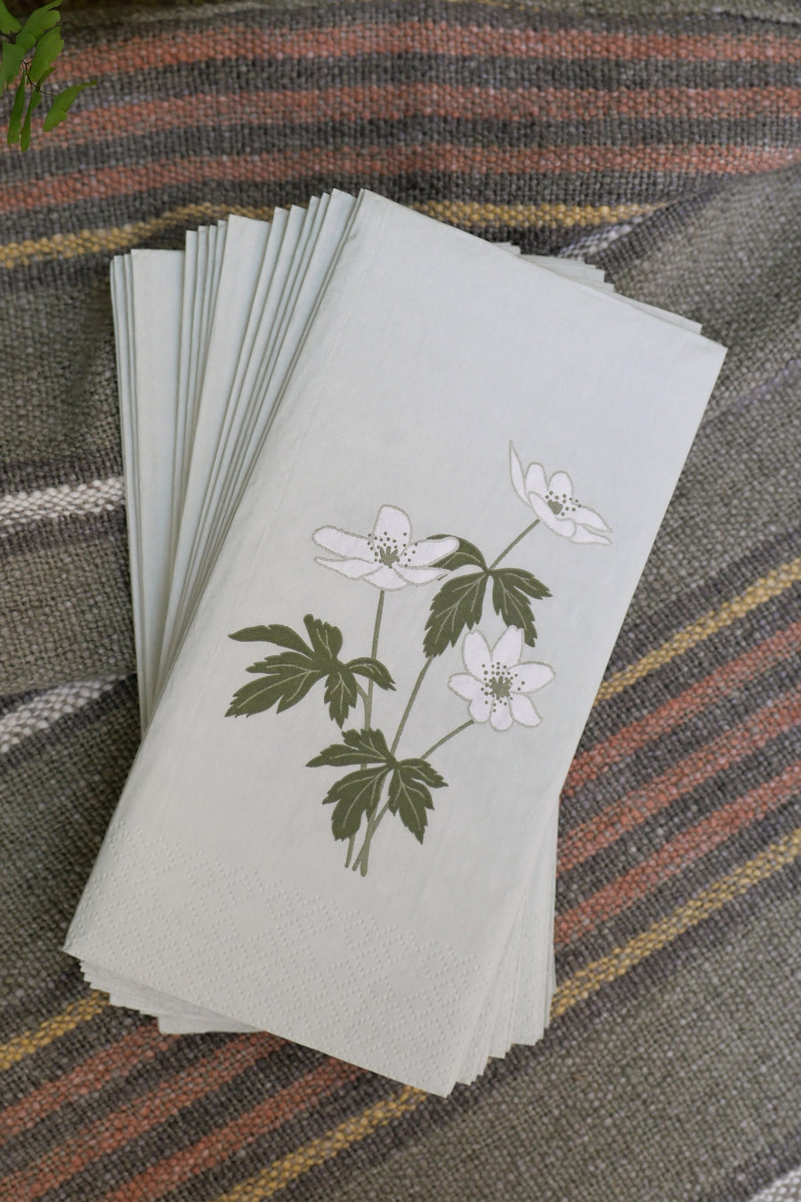 Servilletas de papel dobladas - White flower