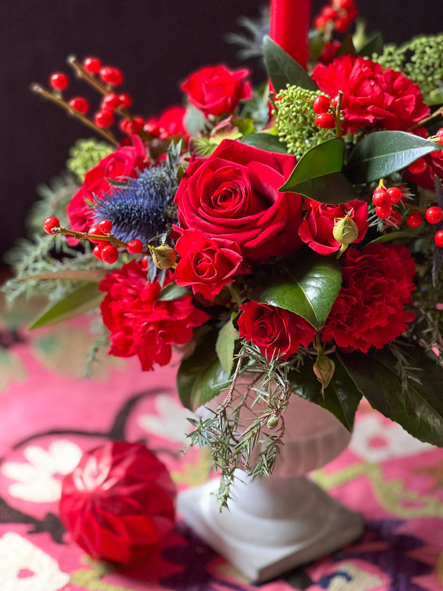 Copa clásica de Cemento con flores navideñas y vela - tonos rojos | Centro de mesa Navidad