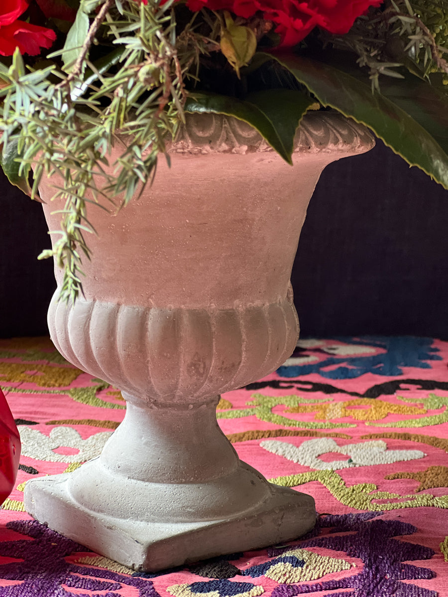 Copa clásica de Cemento con flores navideñas y vela - tonos rojos | Centro de mesa Navidad