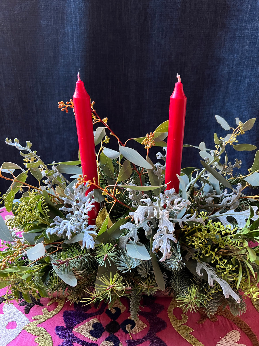 Bandeja de Cristal plata con verdes navideños y velas rojas| Centro de mesa Navidad