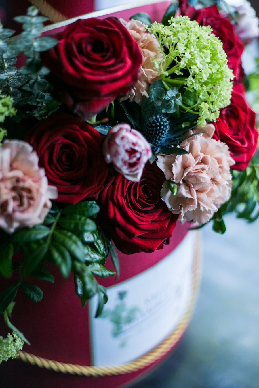 sombrerera-pequena-roja-con-flores-san-valentin-sally-hambleton-02