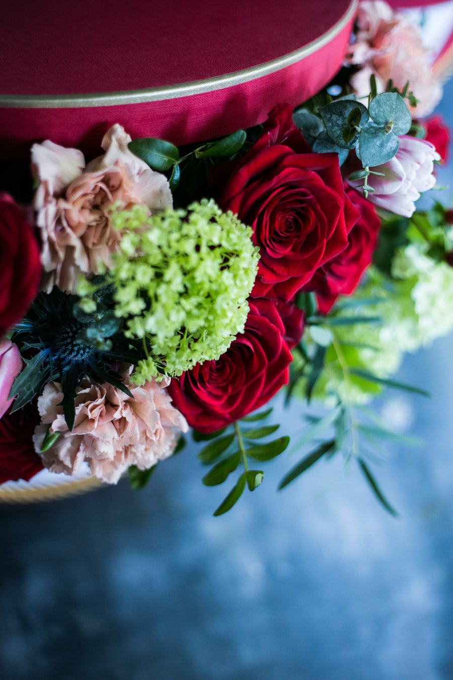 sombrerera-pequena-roja-con-flores-san-valentin-sally-hambleton-03