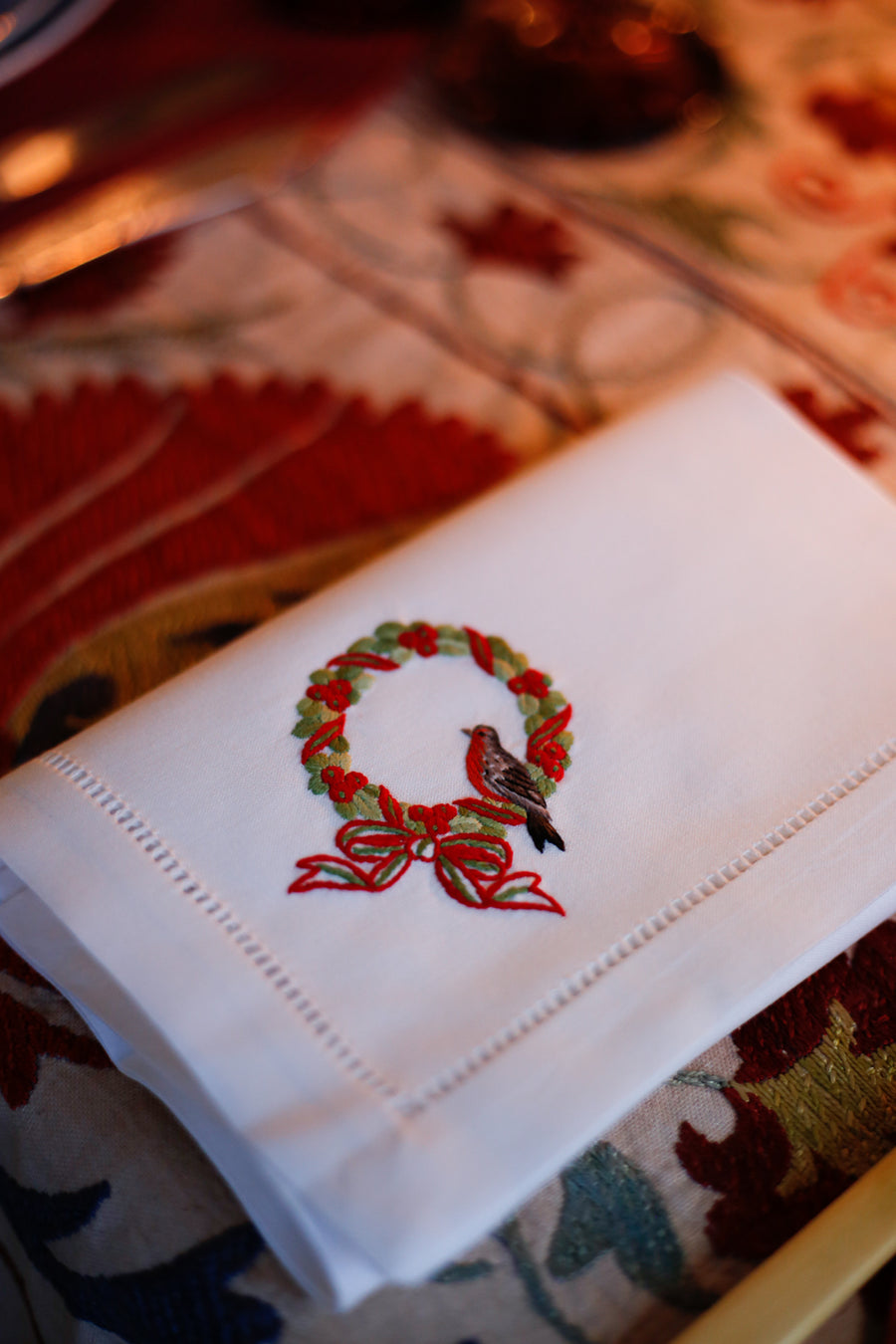 Servilleta de tela bordada - Corona Navidad con lazo rojo y pájaro