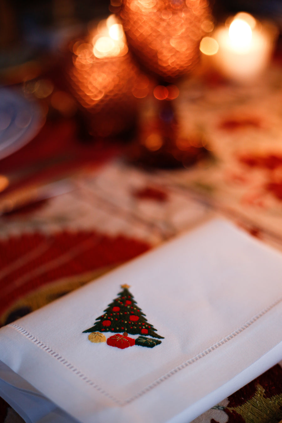 Servilleta de tela bordada -  Árbol Navidad con regalos