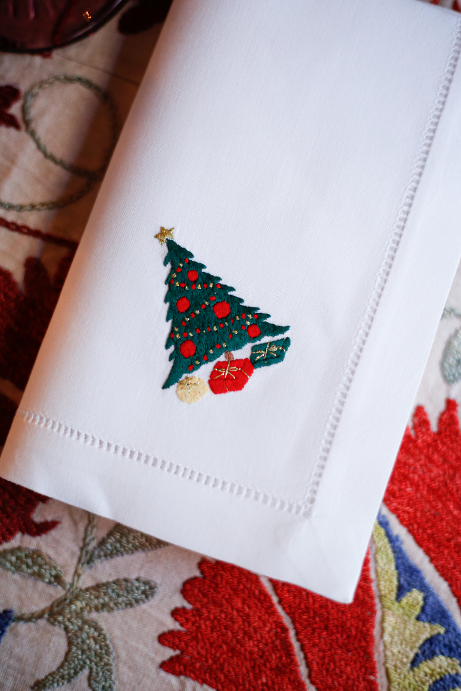 Servilleta de tela bordada -  Árbol Navidad con regalos