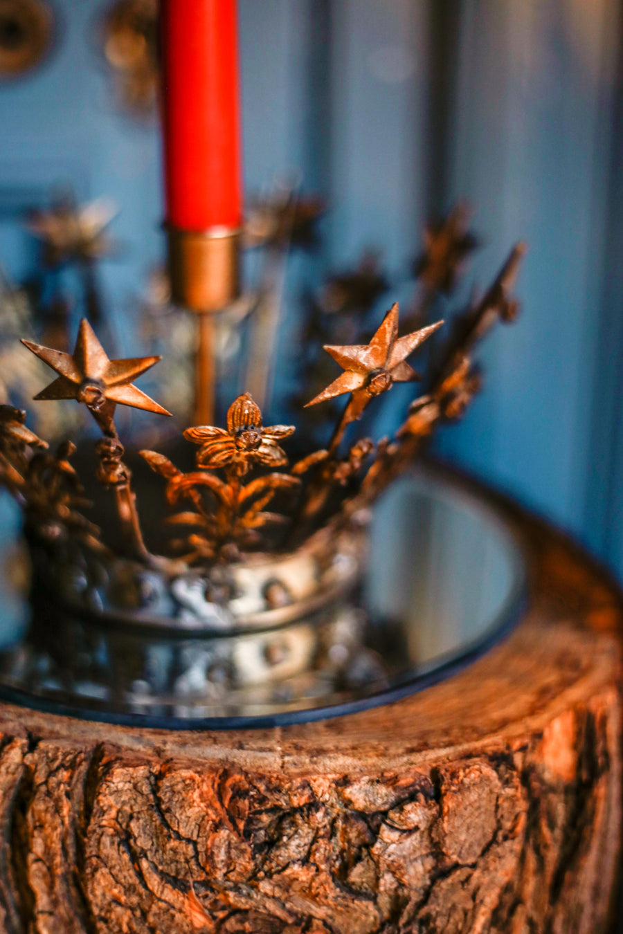 Corona de metal dorada -  S