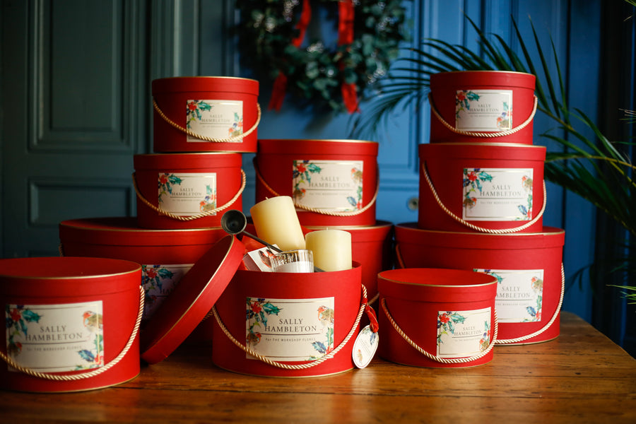 luxury-box-sombrerera-roja-velas-navidad-regalo-sally-hambleton-01