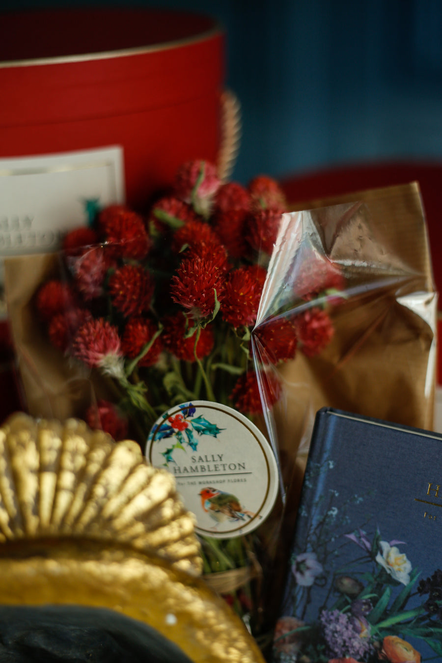 luxury-box-sombrerera-roja-velas-nacimiento-flores-secas-navidad-regalo-sally-hambleton-04