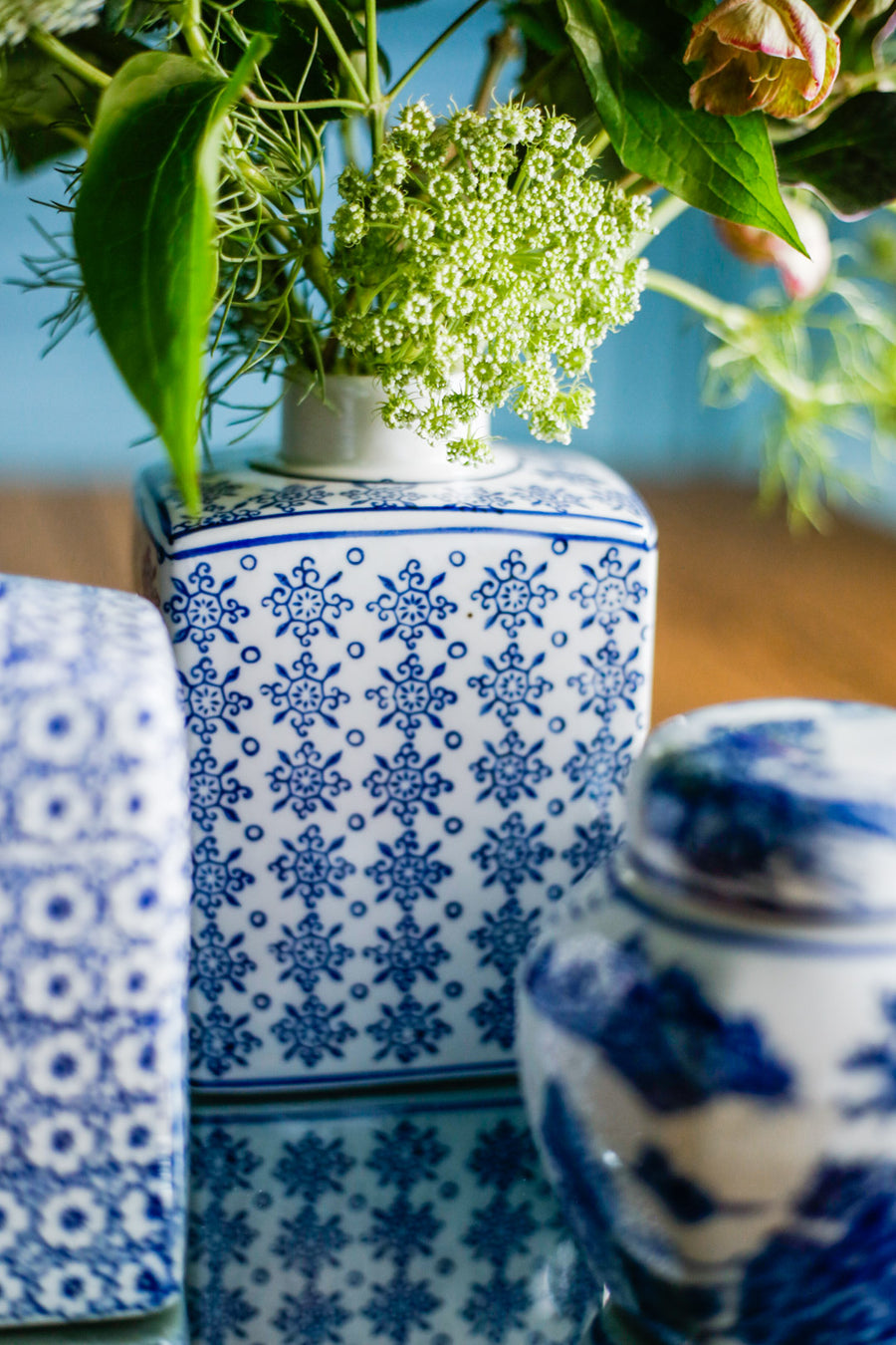 Tea caddy de cerámica azul y blanco - Cruces