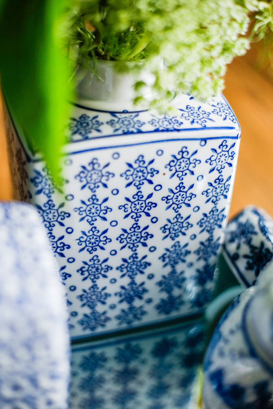 Tea caddy de cerámica azul y blanco - Cruces