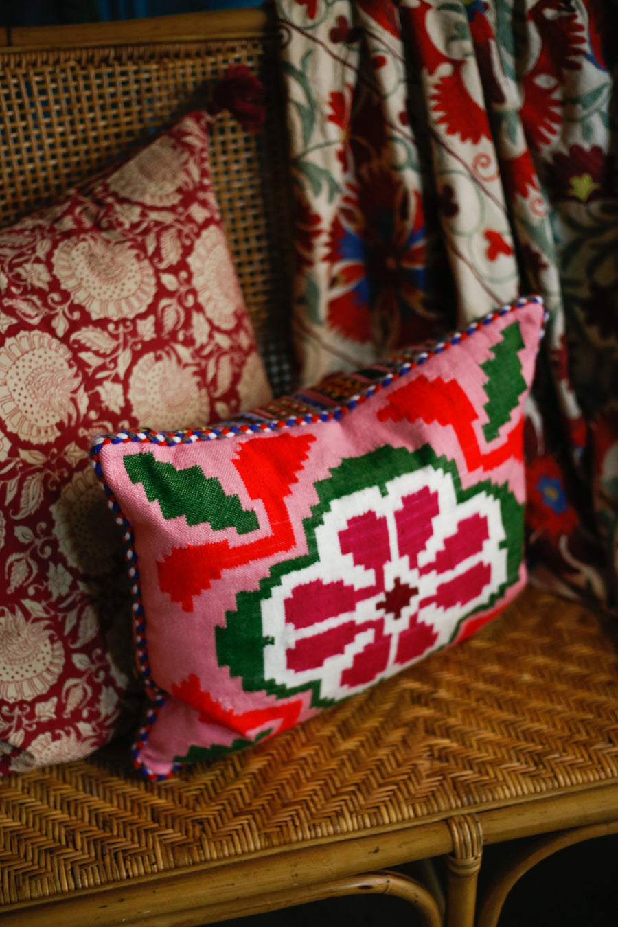 Almohadón Extremeño tejido a mano - Fucsia