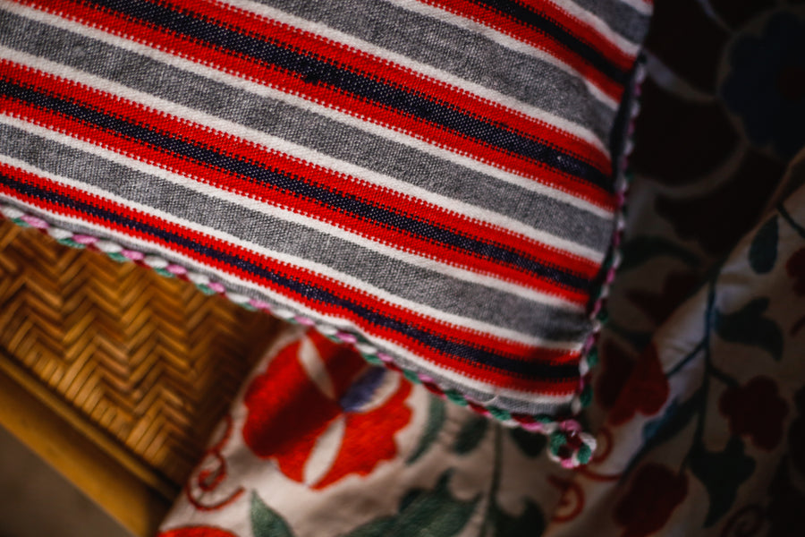 Almohadón Extremeño tejido a mano – Gris