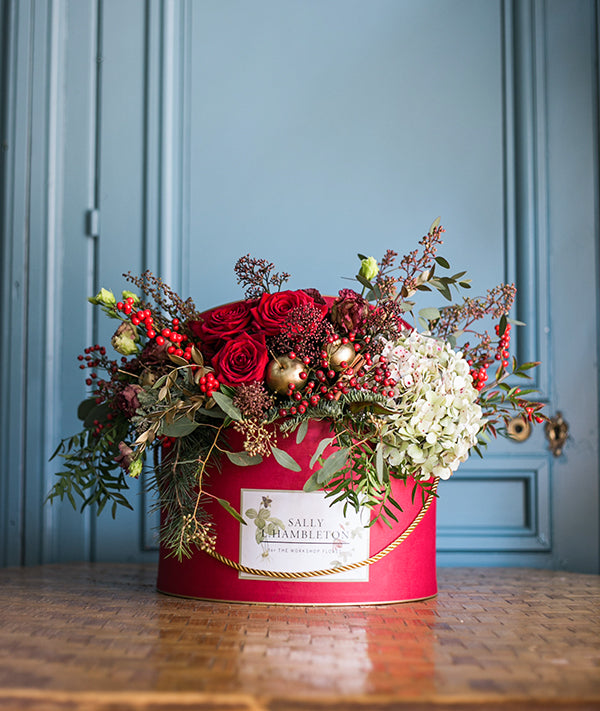 Sombrerera roja con flores navideñas rojas- L